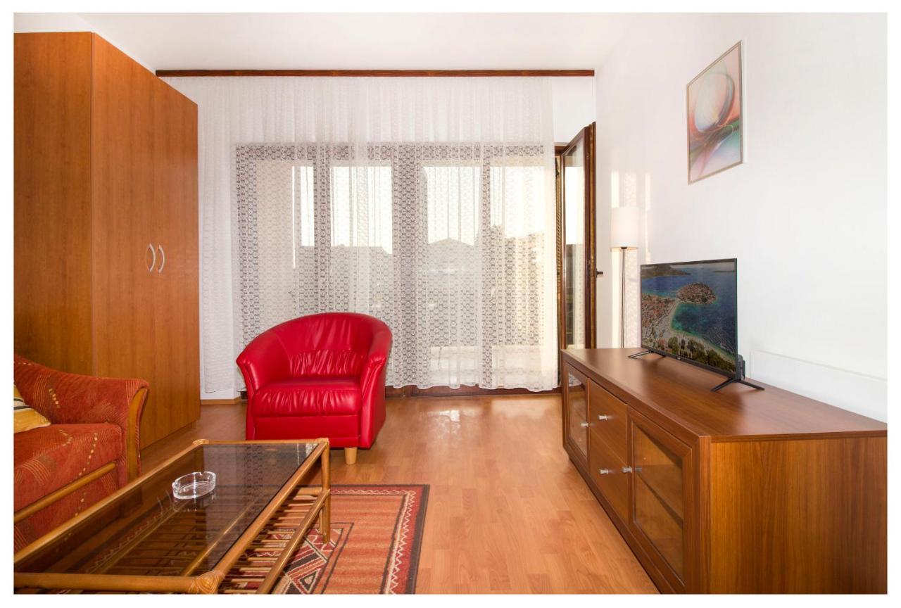 Apartment Zdravko Primosten Exterior photo