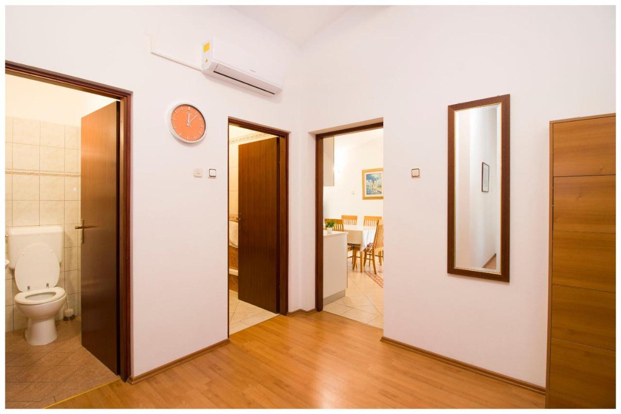 Apartment Zdravko Primosten Exterior photo
