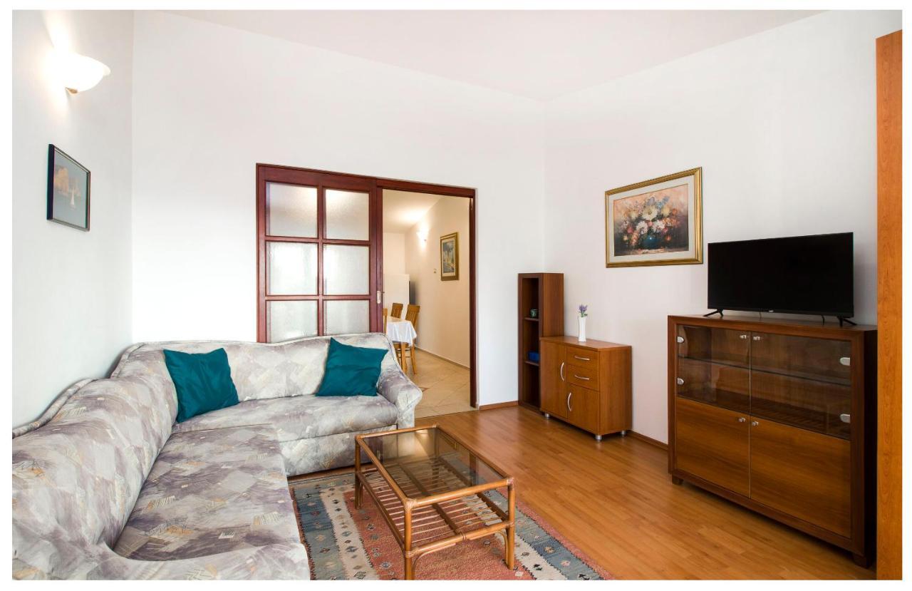 Apartment Zdravko Primosten Exterior photo