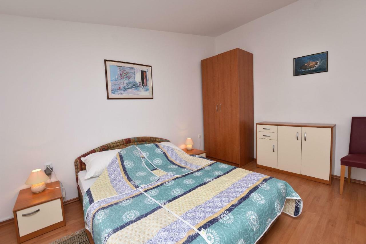 Apartment Zdravko Primosten Exterior photo